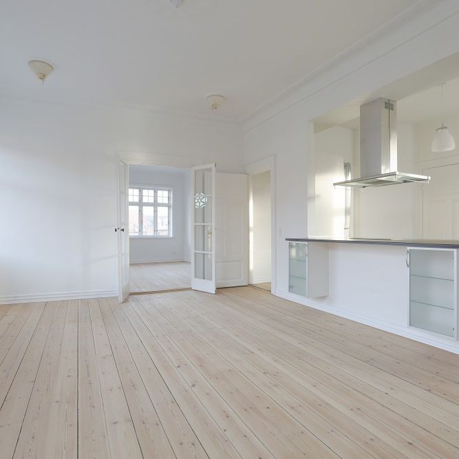 Stor 5-værelses i smuk hjørneejendom i midtbyen - Photo 1