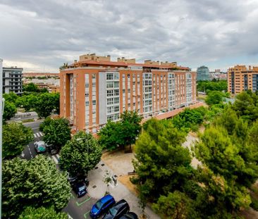 Calle del Oriana, Madrid, Community of Madrid 28045 - Photo 2