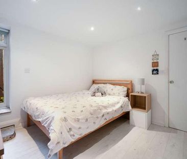 Flat E, Waldegrave Road, Teddington, TW11 - Photo 3