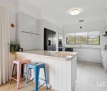 Spacious 5 bedroom Family Home in Quiet Tootgarook Location - Photo 3