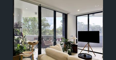 Stylish Two-Bedroom Apartment with Dual Parking & Golf Course Views - Photo 2