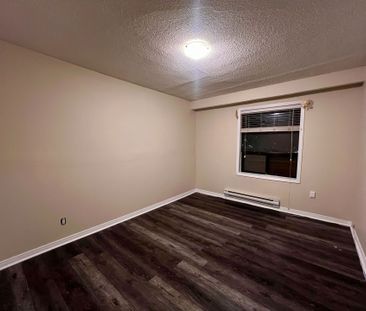 For Lease - 952 Scarlett Road Unit# 2, Toronto, Ontario - Photo 6