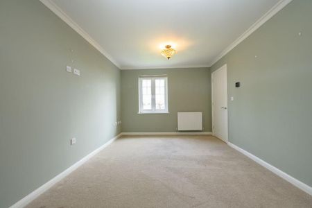 4 bedroom detached house to rent - Photo 2