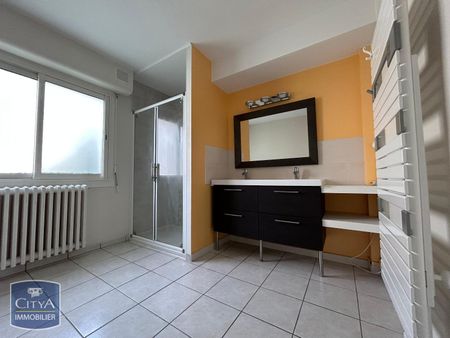 Location Appartement 5 pièces 124m² ST NAZAIRE 44600 - Photo 2