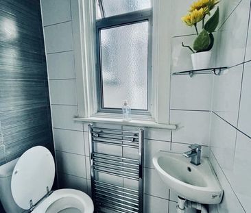 Room in a Shared House, Norbury Crescent, SW16 - Photo 4