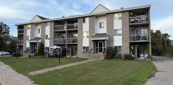 4 1/2 à louer à Ste-Thérèse - Photo 2