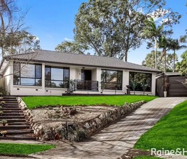 Spacious Five-Bedroom Family Home with Pool in Peaceful Cul-de-Sac - Photo 1