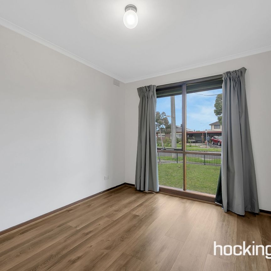 32 Holroyd Drive, - Photo 1