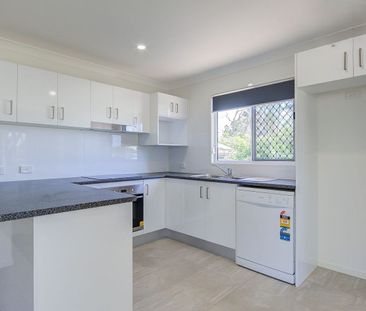 Modern 2-Bedroom Oasis with Private Outdoor Living - Photo 4