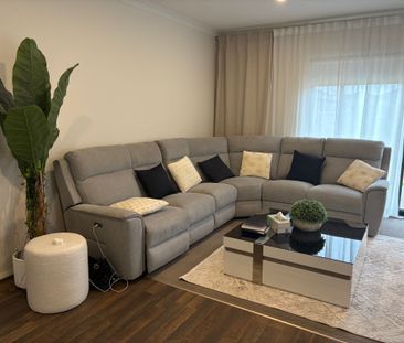 Fully Furnished, Move-In Ready & Stylishly Modern! - Photo 3