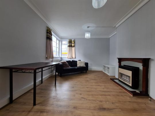 East Vale, The Vale, London W3 - Photo 1