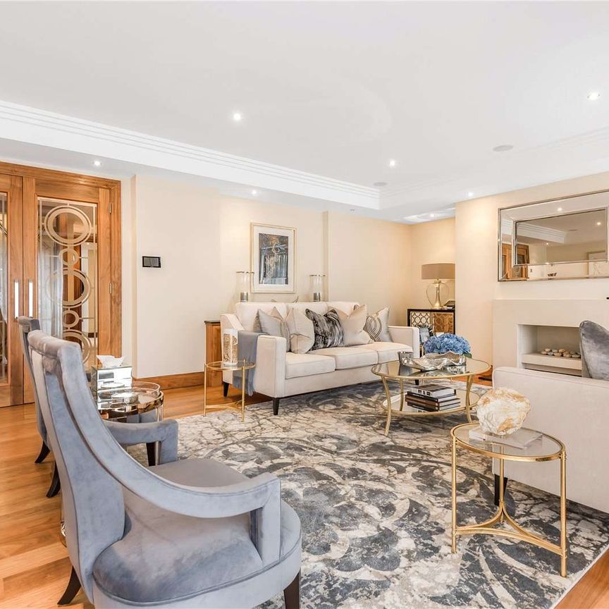 A spacious four bedroom ground floor apartment ideal for entertaining and enjoying the views over the Charters estate. - Photo 1