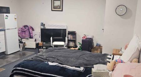 ELECTRICITY INCLUDED - CENTRAL FURNISHED BEDSIT UNIT! - Photo 2