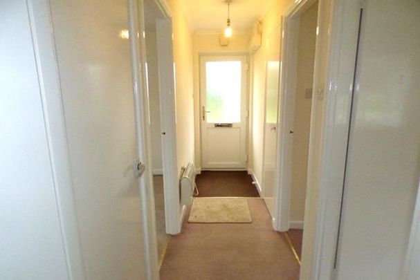 2 bedroom bungalow to rent - Photo 1