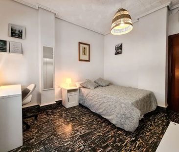 Calle de Castellón, Valencia, Valencian Community 46004 - Photo 6