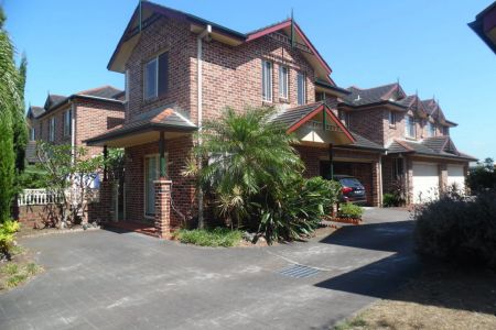 Modern Split Level Townhouse In Kogarah - Photo 5