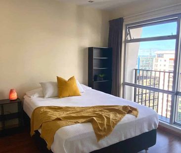 Bright Studio with Cityscape View in Harbour Oaks - Photo 4
