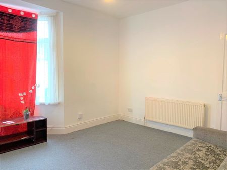 2 Bed Flat, Herbert Street, E13 - Photo 2