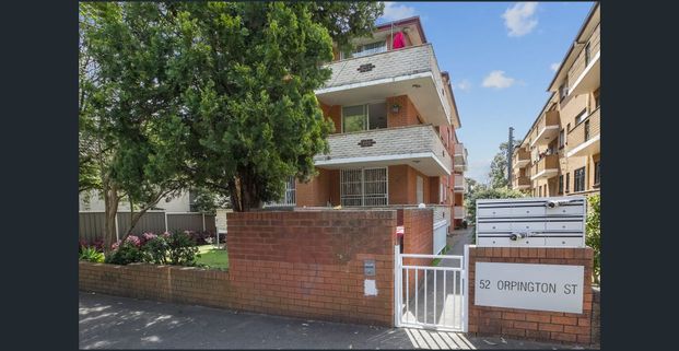Refined Two-Bedroom Living Opposite Ashfield Park - Photo 1