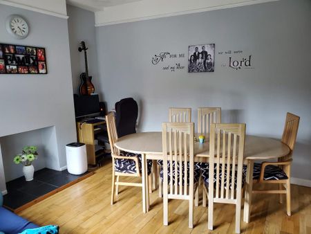 3 bedroom end of terrace house to rent - Photo 2