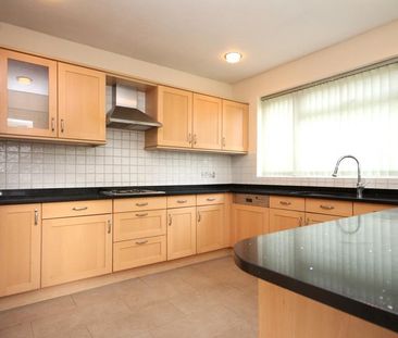 4 bedroom semi-detached house to rent - Photo 6