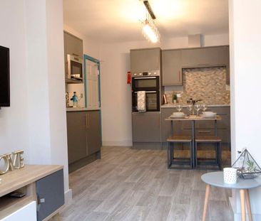 Stunning Professional House Share in City Centre - Rarely Available! - Photo 3