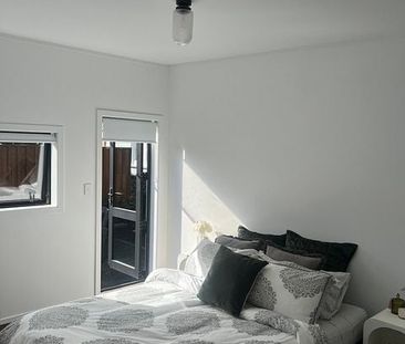 Fully furnished modern unit imcl power - Photo 4