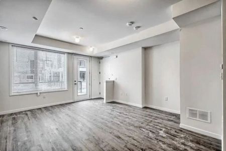 For Lease - 600 Alex Gardner Circle Unit# 111, Aurora, Ontario - Photo 2