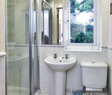 3 bedroom flat to rent - Photo 5