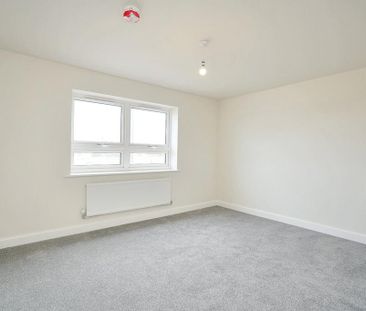 4 bedroom end of terrace house to rent - Photo 1