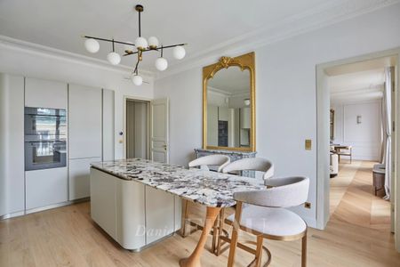 Paris XVIe - rue de Longchamp. - Photo 3