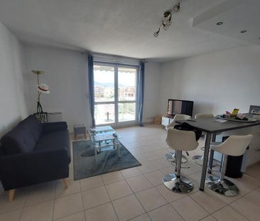 location Appartement T4 DE 75.7m² À CANNES - Photo 2