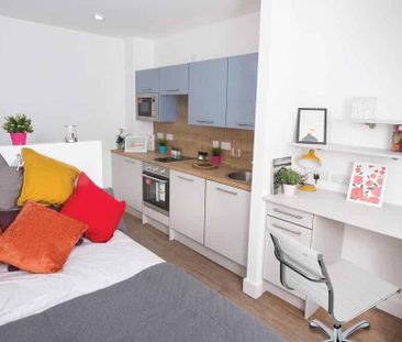 Deluxe 2 Bed Apartment - Photo 6