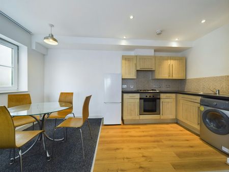 Flat to rent on - Photo 5