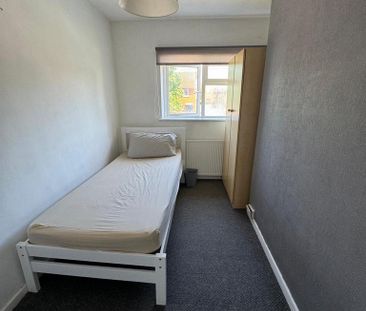 1 bedroom in a house share to rent - Photo 1