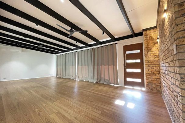 Coastal Comfort: Serene 3-Bedroom Retreat with Pool in Surf Beach! - Photo 1