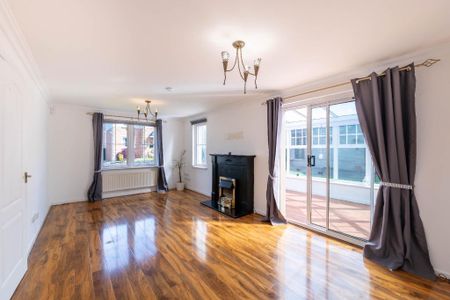 4 bedroom detached house to rent - Photo 2