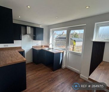 4 bedroom terraced house to rent - Photo 3