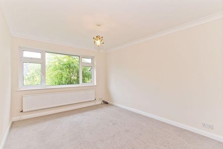 4 bedroom semi-detached house to rent - Photo 4