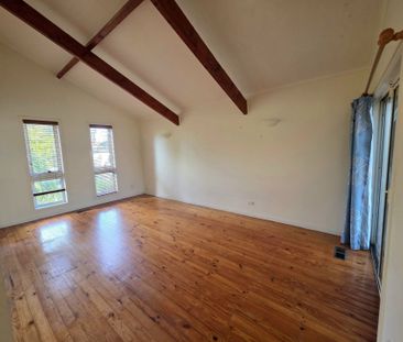 Spacious Family Home in Altona Meadows - Photo 3