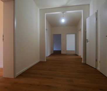 Frisch renovierte 4-Zimmer-Wohnung mit Balkon! - Foto 3