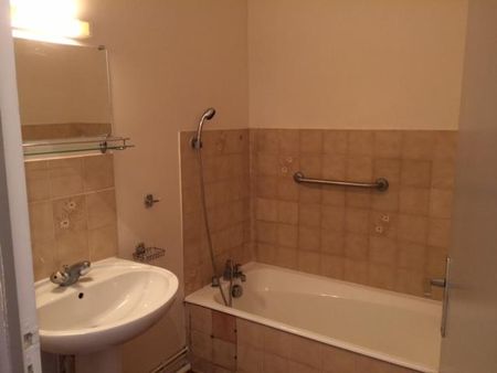 Location Appartement 2 pièces 49m² LES VANS 07140 - Photo 4