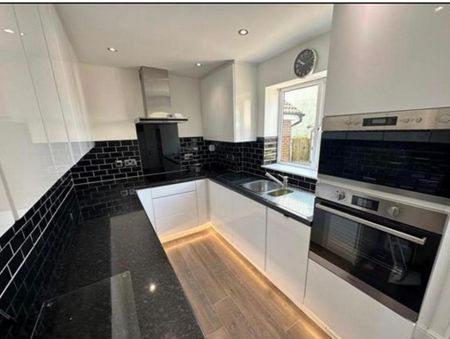 3 bedroom detached house to rent - Photo 4