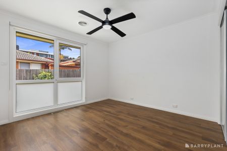 Renovated Two-Bedroom Living in a Prime Ringwood Location (Water Usage Included) - Photo 2