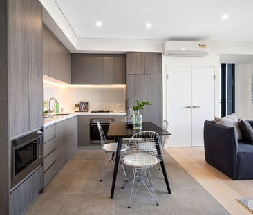 Modern Low Maintenance & Convenience - Photo 2