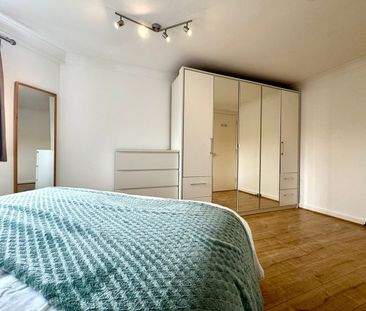 2 Bed Flat, Westferry Road, E14 - Photo 3