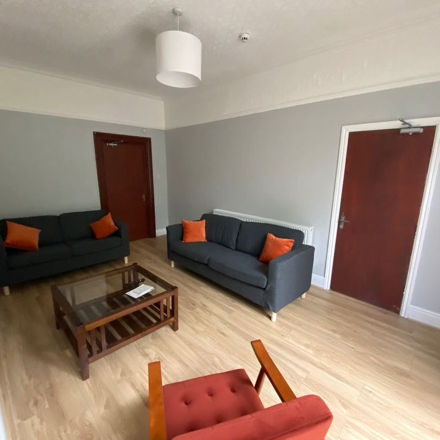 8 Bed Semi-Detached House, Rutland Avenue, L17 - Photo 1