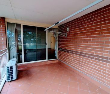 Oversized Apartment with Swimming Pool/Tennis Court in the Block - Photo 4