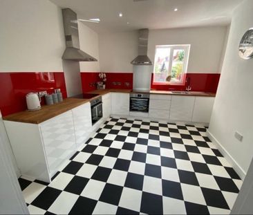 Room in a Shared House, Wallasey Road, CH44 - Photo 1