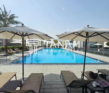 Brand New | Middle Unit | Close to Amenities - Photo 2